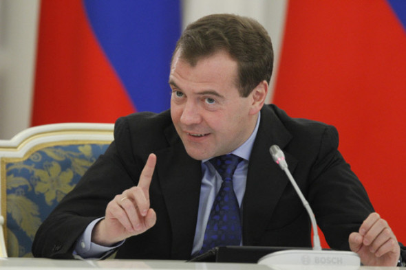 Правительство Медведева «денег-нет-но-вы-держитесь» захлебывается от денег: дефицит бюджета - 0,1% ВВП, неиспользуемые остатки превысили 7 трлн руб