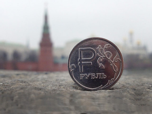 Санкции ускорят девальвацию рубля