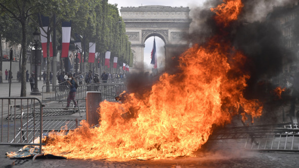 Целенаправленное уничтожение либералами социального государства: после России - Франция