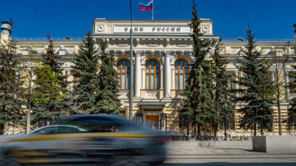 Когда Банк России поднимает процентную ставку, он занимается повышением инфляции