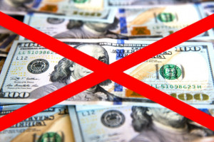 С 9 марта до 9 сентября запрещена покупка наличной валюты, со вкладов будет выдаваться до 10 тыс.долл. на руки