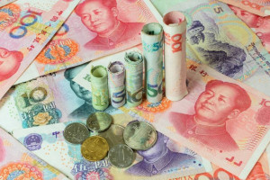 ЦБ продолжит политику безумного накопительства, но теперь с юанями?