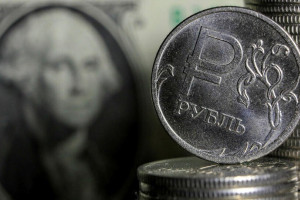 Доллар по 70. В Госдуме предложили укрепить рубль вместо роста ставки ЦБ