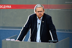 Работа губернатора тяжела, отдохнуть бы им. Да Госдума не позволяет